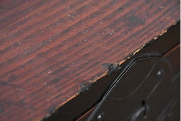 和製アンティーク　明治大正期　前面栗材　縁起の良い熨斗宝珠金具　置くだけで絵になる美しさを持つ米沢箪笥(和たんす、衣装タンス、収納箪笥、整理箪笥、時代箪笥、引き出し)(R-083451)