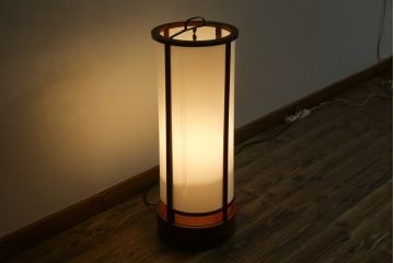 和製アンティーク　漆塗りが美しく和の雰囲気を醸し出す行灯(丸行灯、行燈、照明、フロアスタンド)(R-083453)