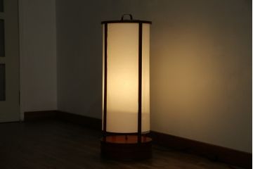 和製アンティーク　漆塗りが美しく和の雰囲気を醸し出す行灯(丸行灯、行燈、照明、フロアスタンド)(R-083453)
