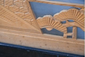 ビンテージ建具　両面ガラス　松の木と古都の情景が素敵な彫刻欄間2枚セット(明かり取り、明り取り、ヴィンテージ)(R-083461)
