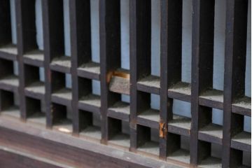 アンティーク建具　経年の味わいが感じられる細桟の美しい格子欄間2枚セット(筬欄間、オサランマ、おさらんま、明かり取り、明り取り)(R-083462)
