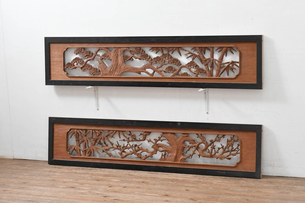 アンティーク建具　昭和初期　両面彫刻が施された松竹梅文様の欄間2枚セット　(R-083466)