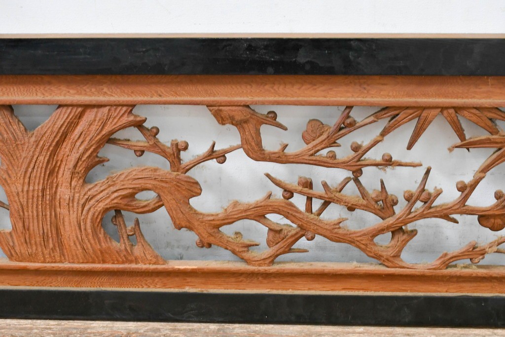 アンティーク建具　昭和初期　両面彫刻が施された松竹梅文様の欄間2枚セット　(R-083466)