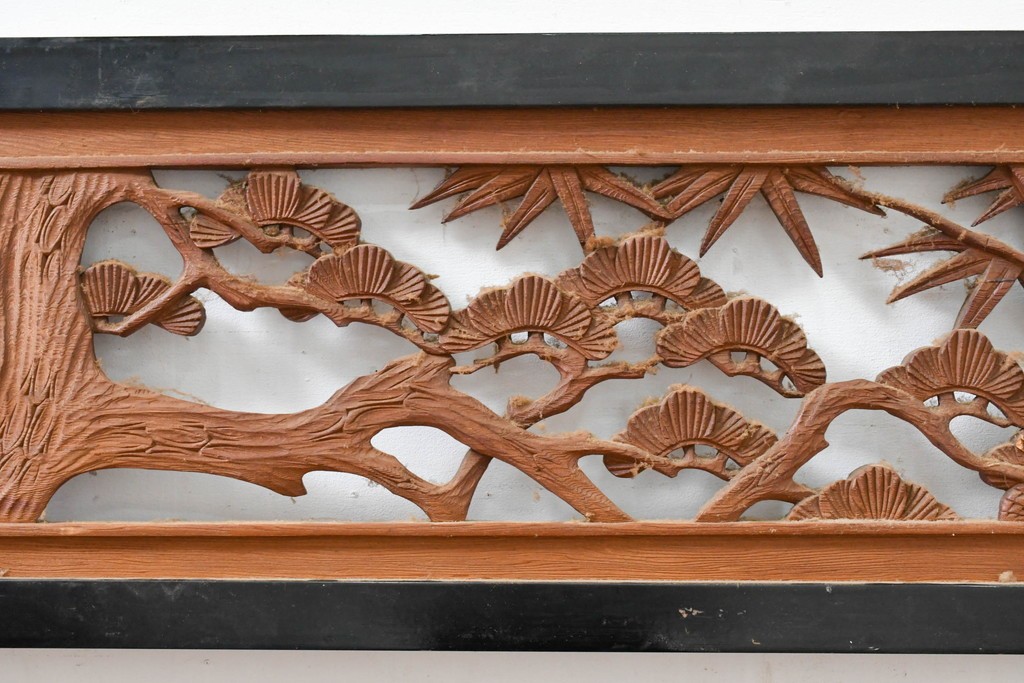 アンティーク建具　昭和初期　両面彫刻が施された松竹梅文様の欄間2枚セット　(R-083466)