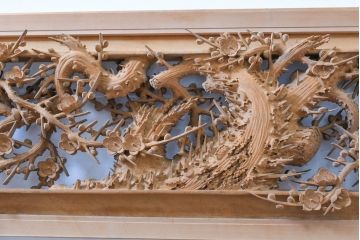 アンティーク建具　最高級　井波彫刻　躍動感と厚みのある松竹梅の彫刻が素敵な両面彫刻欄間2枚セット(明り取り、明かり取り)(R-083469)