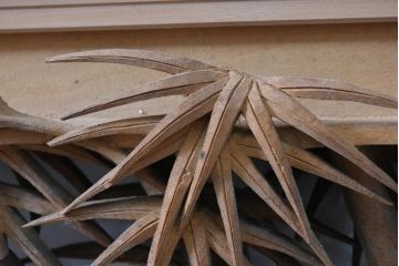アンティーク建具　最高級　井波彫刻　躍動感と厚みのある松竹梅の彫刻が素敵な両面彫刻欄間2枚セット(明り取り、明かり取り)(R-083469)