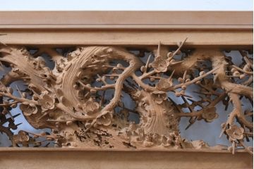 アンティーク建具　最高級　井波彫刻　躍動感と厚みのある松竹梅の彫刻が素敵な両面彫刻欄間2枚セット(明り取り、明かり取り)(R-083469)