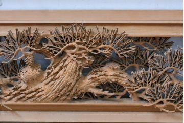 アンティーク建具　最高級　井波彫刻　躍動感と厚みのある松竹梅の彫刻が素敵な両面彫刻欄間2枚セット(明り取り、明かり取り)(R-083469)