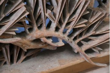 アンティーク建具　最高級　井波彫刻　躍動感と厚みのある松竹梅の彫刻が素敵な両面彫刻欄間2枚セット(明り取り、明かり取り)(R-083469)