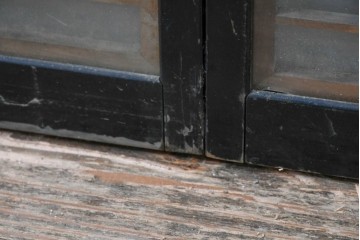 ヴィンテージ建具　昭和中期　海と富士山のモチーフ　組子が入った両面ガラスの書院戸4枚セット　(R-083470)