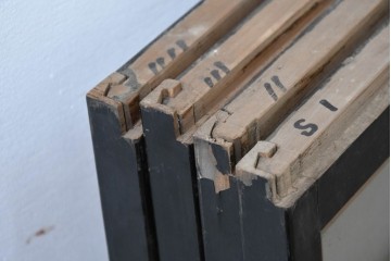 ヴィンテージ建具　昭和中期　海と富士山のモチーフ　組子が入った両面ガラスの書院戸4枚セット　(R-083470)