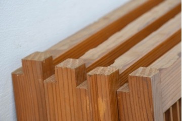 ヴィンテージ建具　昭和中期　組子と彫刻をあしらった片面ガラスの書院戸4枚セット　(R-083471)