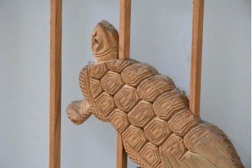 ヴィンテージ建具　昭和中期　組子と彫刻をあしらった片面ガラスの書院戸4枚セット　(R-083471)