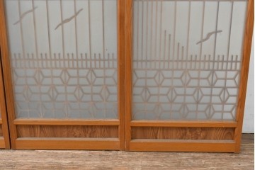 ヴィンテージ建具　昭和中期　組子と彫刻をあしらった片面ガラスの書院戸4枚セット　(R-083471)