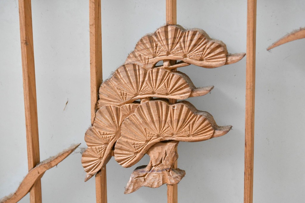 ヴィンテージ建具　昭和中期　組子と彫刻をあしらった片面ガラスの書院戸4枚セット　(R-083471)