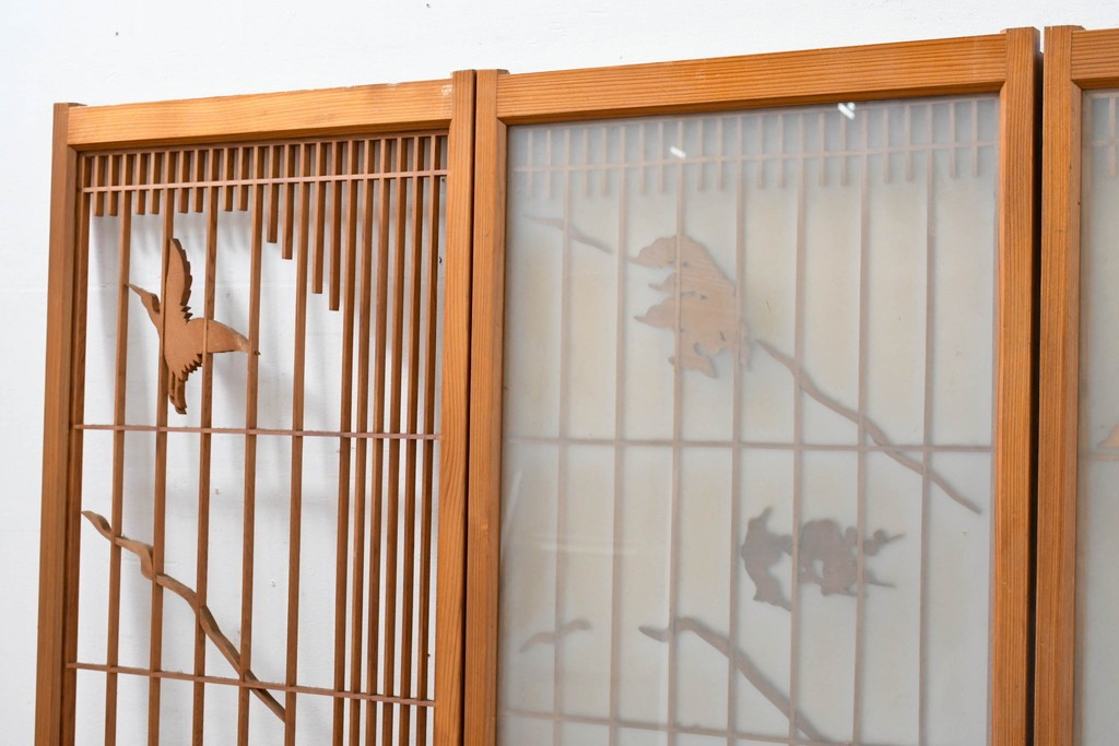 ヴィンテージ建具　昭和中期　組子と彫刻をあしらった片面ガラスの書院戸4枚セット　(R-083471)