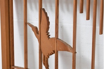 ヴィンテージ建具　昭和中期　組子と彫刻をあしらった片面ガラスの書院戸4枚セット　(R-083471)