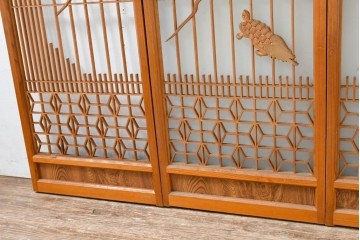 ヴィンテージ建具　昭和中期　組子と彫刻をあしらった片面ガラスの書院戸4枚セット　(R-083471)