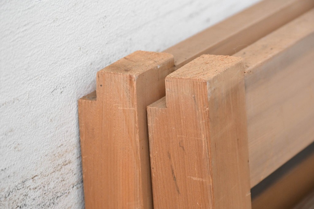 ヴィンテージ建具　昭和後期　透かし彫り入りの格子戸2枚セット　(R-083472)