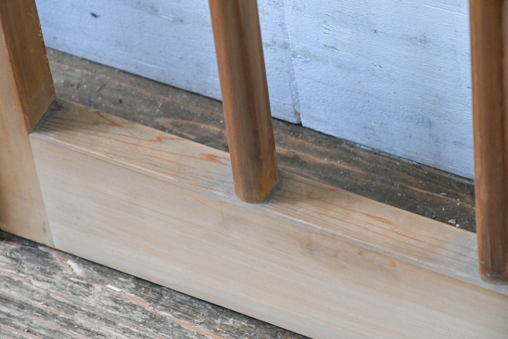 ヴィンテージ建具　昭和後期　透かし彫り入りの格子戸2枚セット　(R-083472)