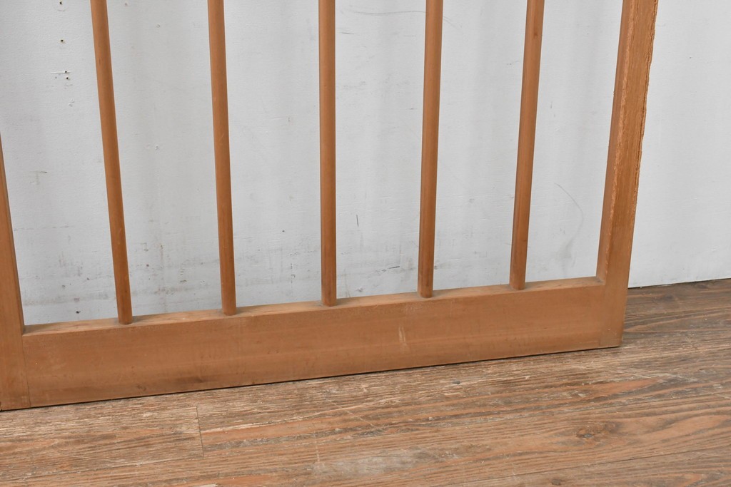ヴィンテージ建具　昭和後期　透かし彫り入りの格子戸2枚セット　(R-083472)