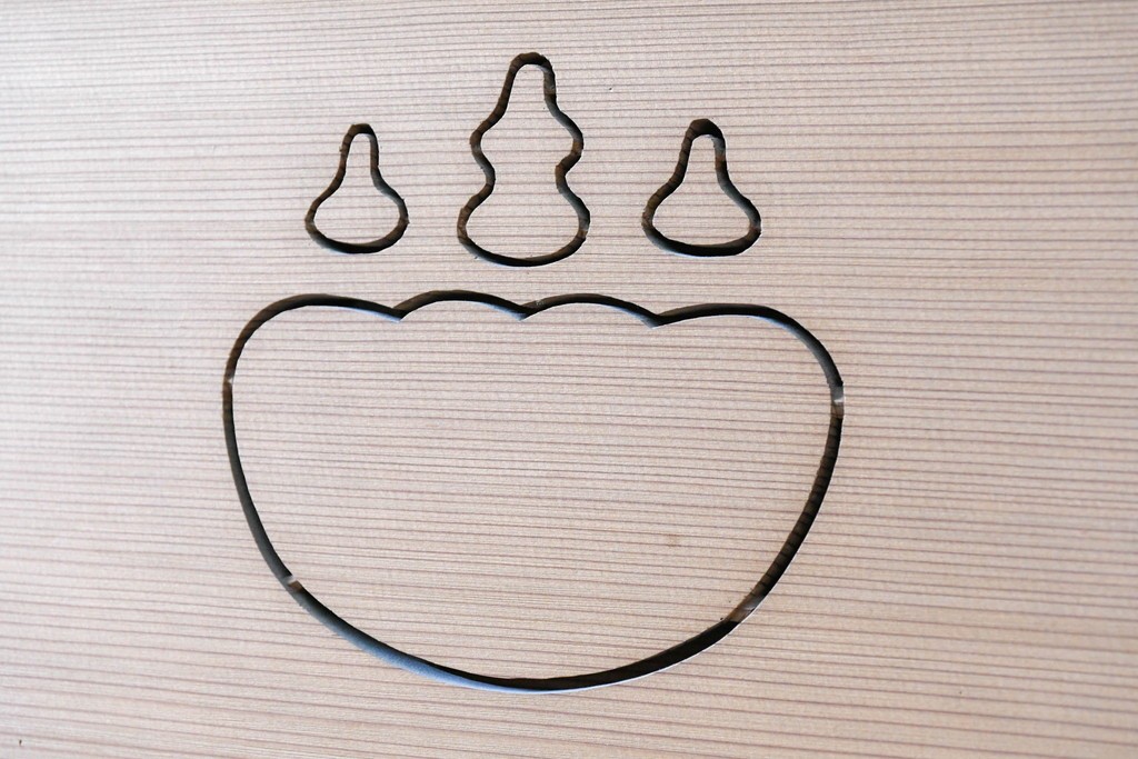 ヴィンテージ建具　昭和後期　透かし彫り入りの格子戸2枚セット　(R-083472)