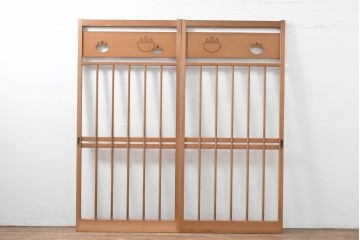 ヴィンテージ建具　昭和後期　透かし彫り入りの格子戸2枚セット　(R-083472)