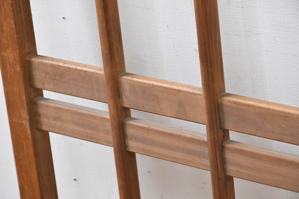 ヴィンテージ建具　昭和後期　透かし彫り入りの格子戸2枚セット　(R-083472)