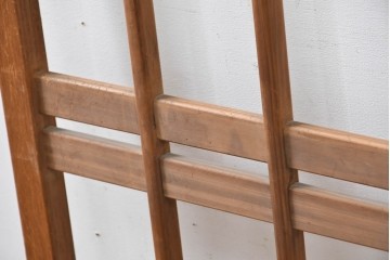 ヴィンテージ建具　昭和後期　透かし彫り入りの格子戸2枚セット　(R-083472)