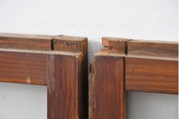 アンティーク建具　昭和初期　デザインガラス入り　素朴な木枠の窓2枚セット　(R-083473)
