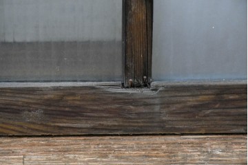 アンティーク建具　昭和初期　デザインガラス入り　素朴な木枠の窓2枚セット　(R-083473)