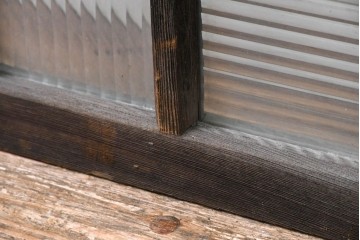 アンティーク建具　昭和初期　デザインガラス入り　素朴な木枠の窓2枚セット　(R-083473)