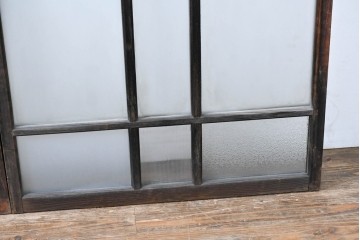 アンティーク建具　昭和初期　デザインガラス入り　素朴な木枠の窓2枚セット　(R-083473)