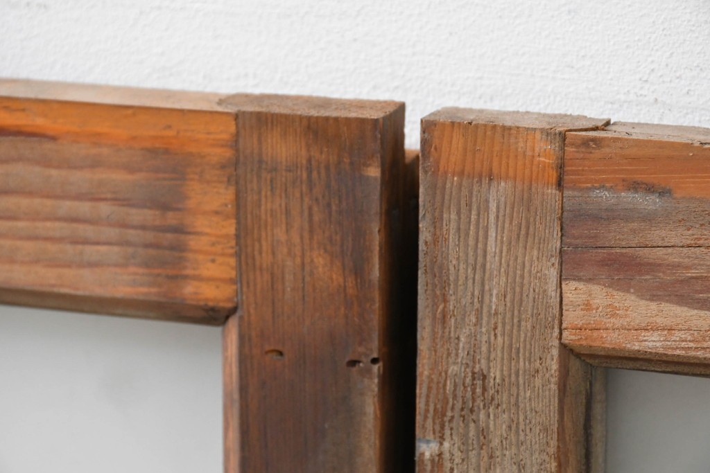 アンティーク建具　昭和初期　デザインガラス入り　素朴な木枠の窓2枚セット　(R-083473)