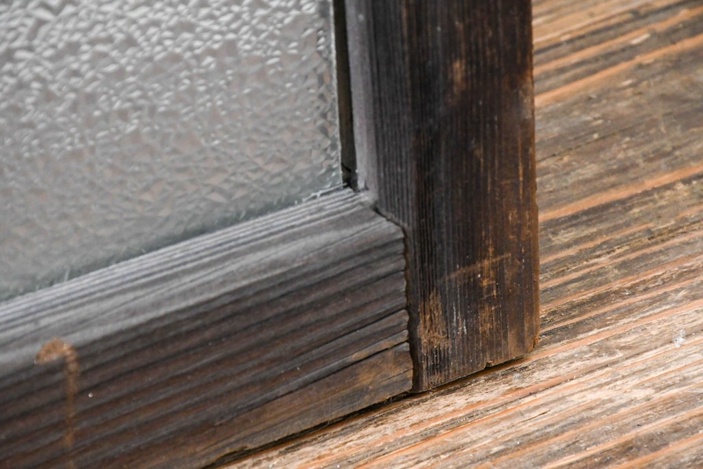 アンティーク建具　昭和初期　デザインガラス入り　素朴な木枠の窓2枚セット　(R-083473)