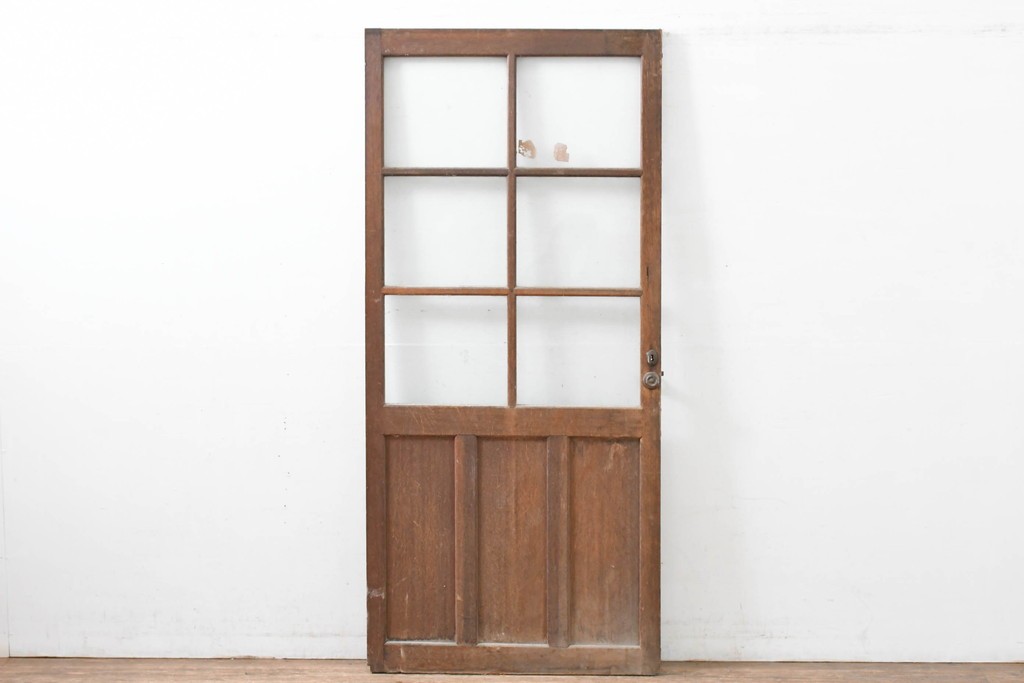 ヴィンテージ建具　昭和中期　レトロ感漂う素朴な木枠が魅力のドア1枚　(R-083474)