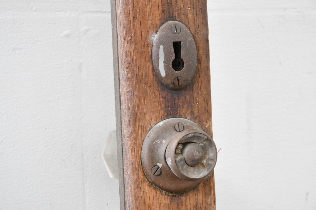 ヴィンテージ建具　昭和中期　レトロ感漂う素朴な木枠が魅力のドア1枚　(R-083474)