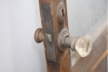 ヴィンテージ建具　昭和中期　レトロ感漂う素朴な木枠が魅力のドア1枚　(R-083474)