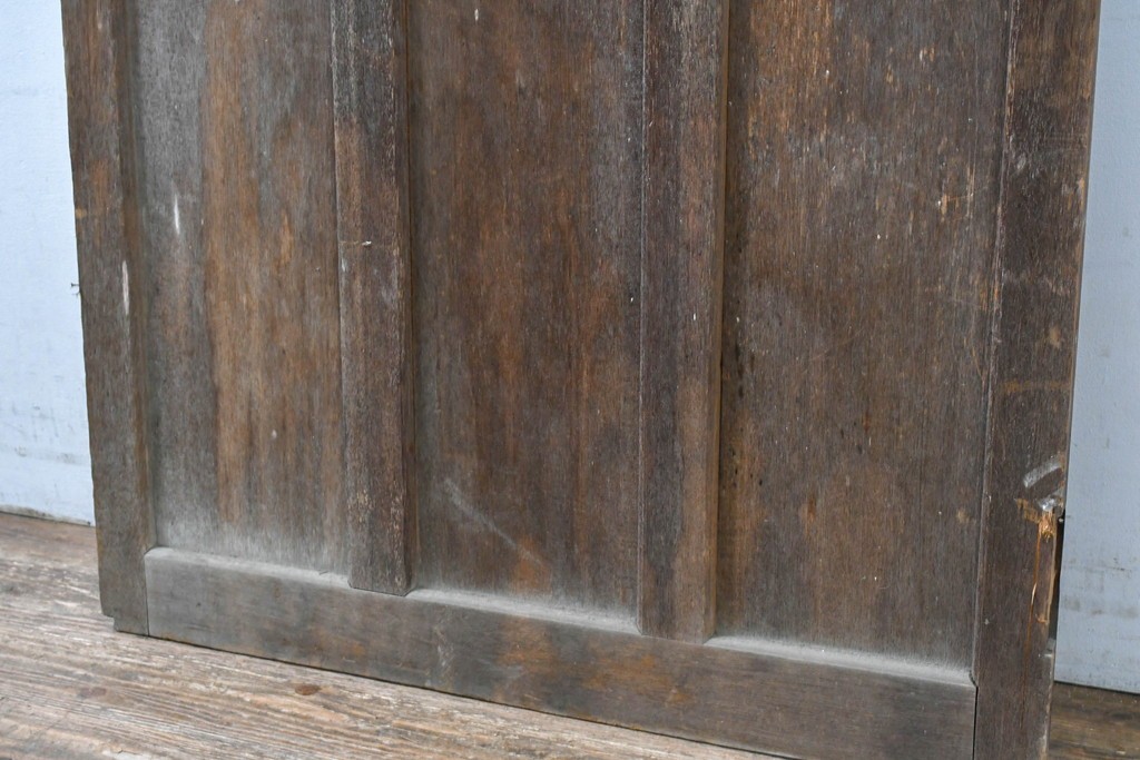 ヴィンテージ建具　昭和中期　レトロ感漂う素朴な木枠が魅力のドア1枚　(R-083474)