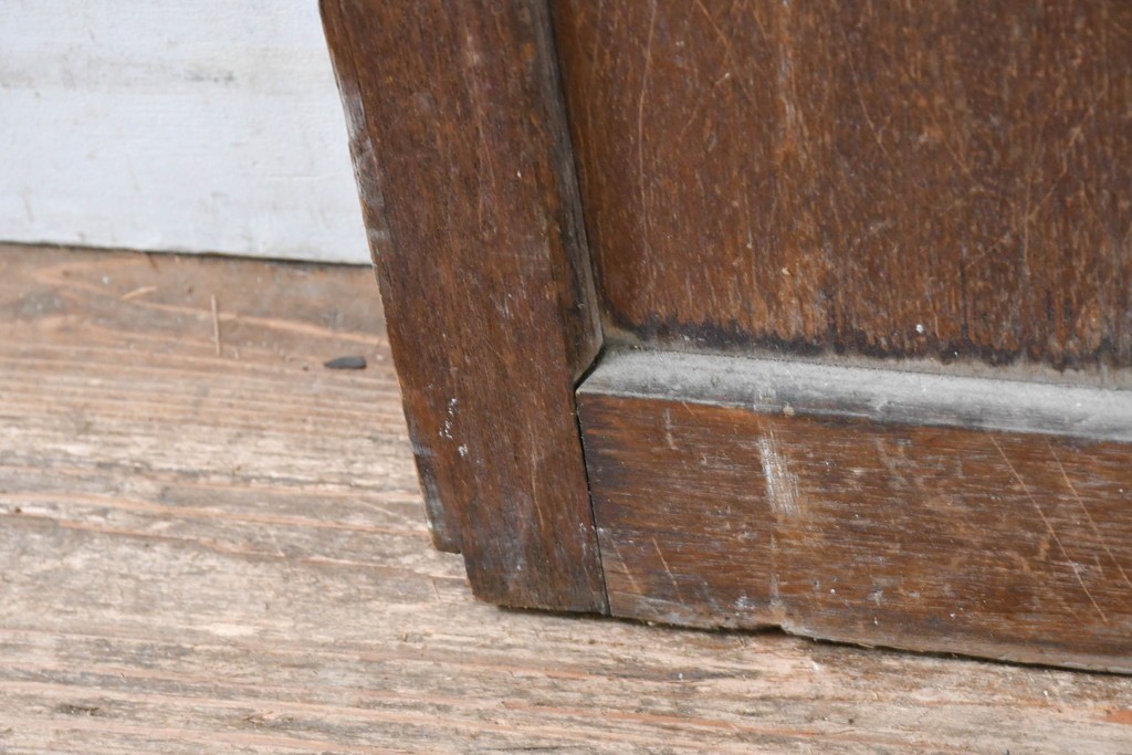 ヴィンテージ建具　昭和中期　レトロ感漂う素朴な木枠が魅力のドア1枚　(R-083474)
