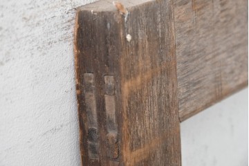 ヴィンテージ建具　昭和中期　レトロ感漂う素朴な木枠が魅力のドア1枚　(R-083474)