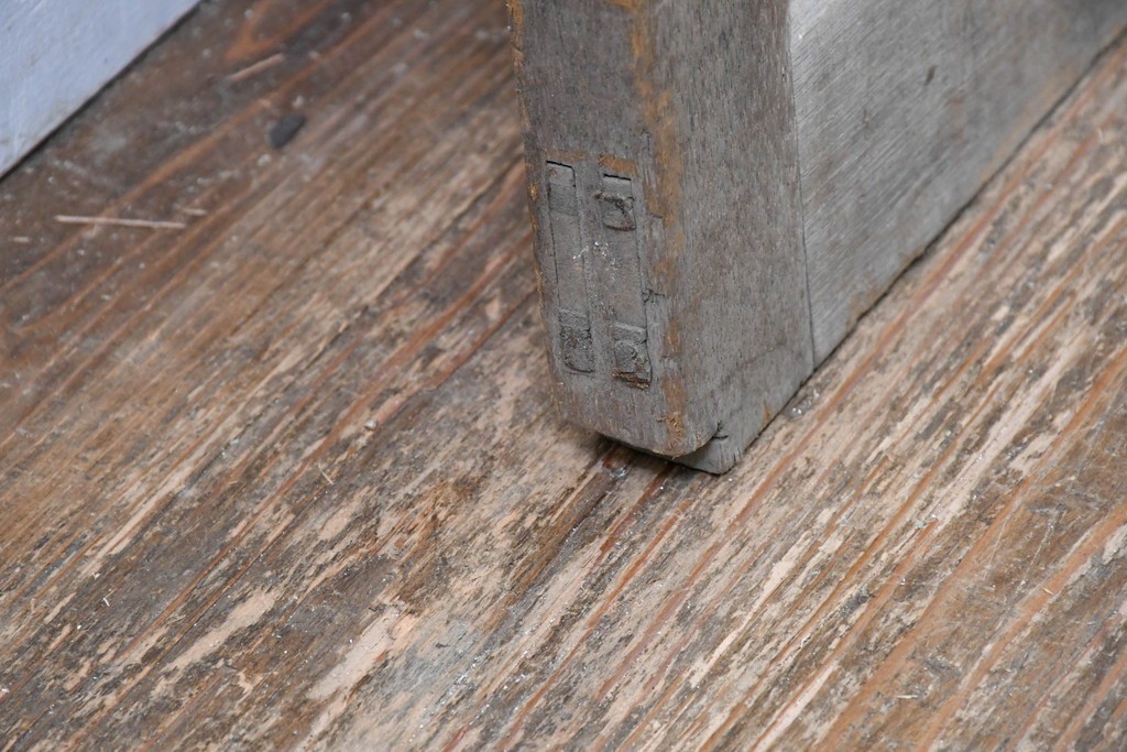 ヴィンテージ建具　昭和中期　レトロ感漂う素朴な木枠が魅力のドア1枚　(R-083474)