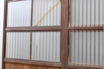 アンティーク建具　昭和初期　裏障子と裏ガラスを組み込んだ古い木味の格子戸3枚セット　(R-083475)