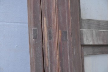 アンティーク建具　昭和初期　裏障子と裏ガラスを組み込んだ古い木味の格子戸3枚セット　(R-083475)