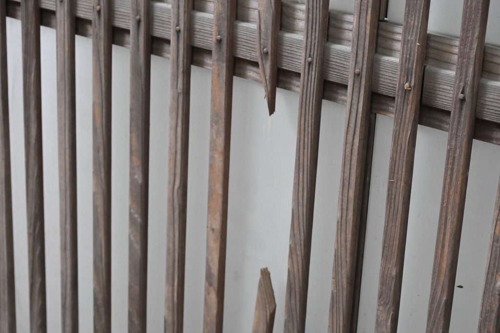 アンティーク建具　昭和初期　裏障子と裏ガラスを組み込んだ古い木味の格子戸3枚セット　(R-083475)