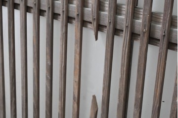 アンティーク建具　昭和初期　裏障子と裏ガラスを組み込んだ古い木味の格子戸3枚セット　(R-083475)