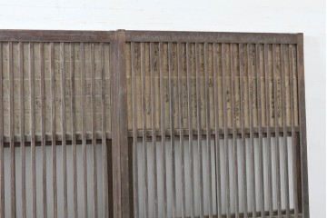 アンティーク建具　昭和初期　裏障子と裏ガラスを組み込んだ古い木味の格子戸3枚セット　(R-083475)