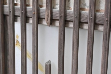 アンティーク建具　昭和初期　裏障子と裏ガラスを組み込んだ古い木味の格子戸3枚セット　(R-083475)