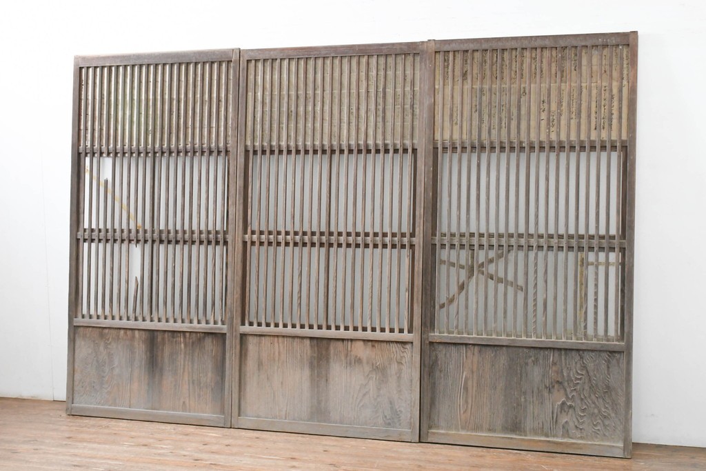 アンティーク建具　昭和初期　裏障子と裏ガラスを組み込んだ古い木味の格子戸3枚セット　(R-083475)
