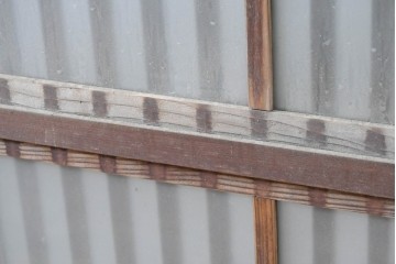 アンティーク建具　昭和初期　裏障子と裏ガラスを組み込んだ古い木味の格子戸3枚セット　(R-083475)